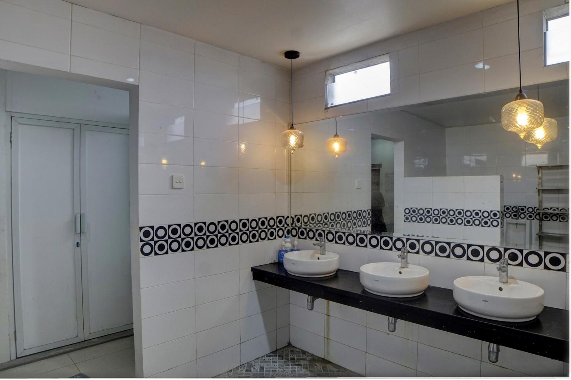 מדאן Spot On 92822 Finest House Near Amplas Bus Terminal מראה חיצוני תמונה