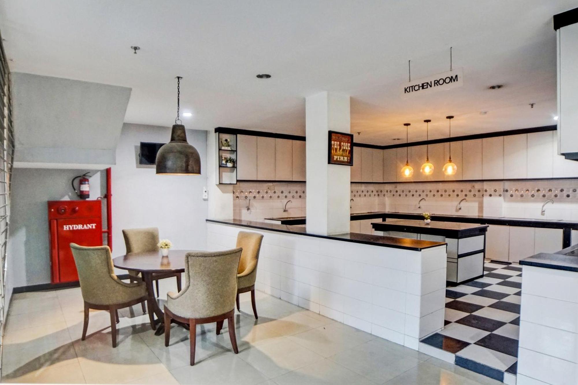 מדאן Spot On 92822 Finest House Near Amplas Bus Terminal מראה חיצוני תמונה